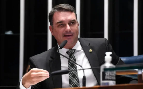 Flávio Bolsonaro à CNN: “Problema com os EUA acaba se meu Bolsonaro estiver nas urnas”