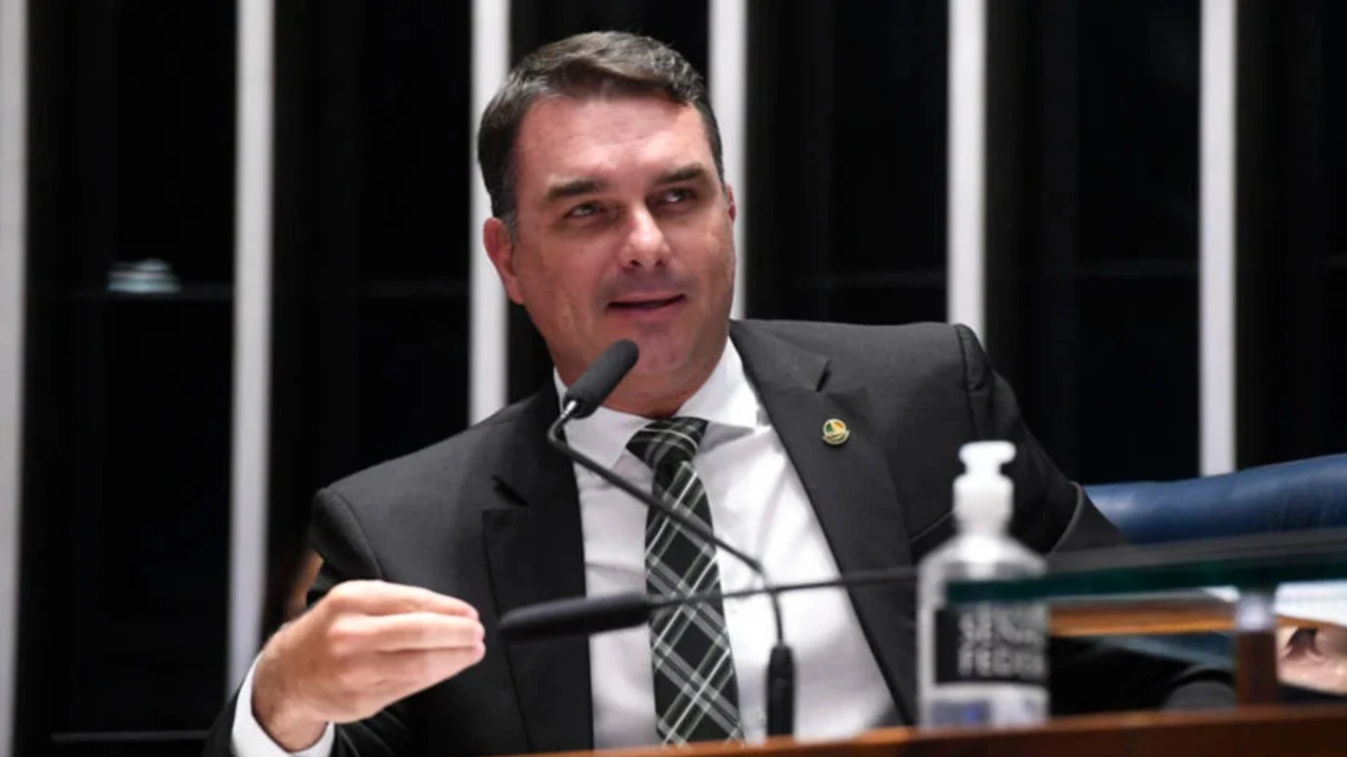 Flávio Bolsonaro à CNN: “Problema com os EUA acaba se meu Bolsonaro estiver nas urnas”