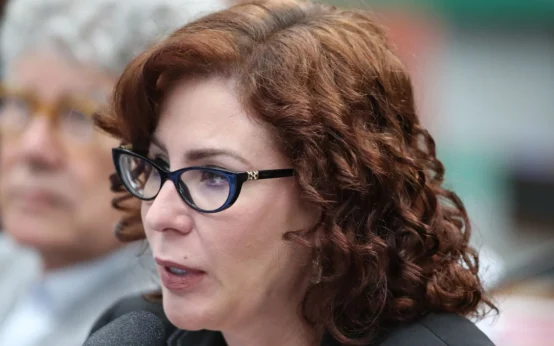 Advogado de Zambelli descreve prisão: “Ela teve tempo de pintar o cabelo”
