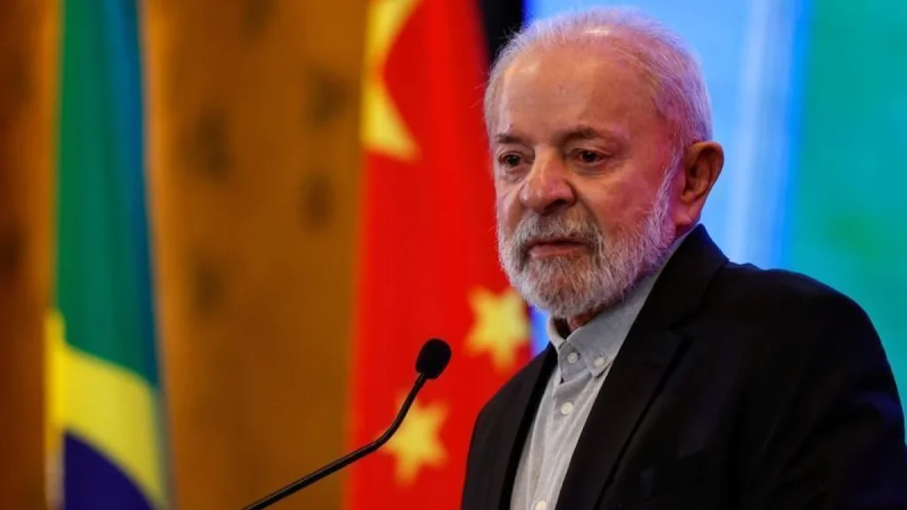 Lula tem avaliação negativa de 41%; positiva é de 22%, diz PoderData