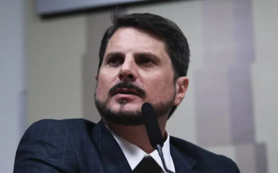 Oposição critica decisão contra Do Val e indica pressão a Alcolumbre