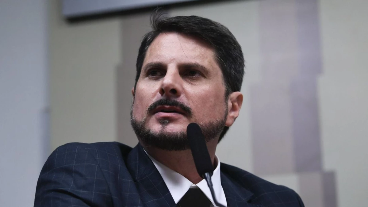 Oposição critica decisão contra Do Val e indica pressão a Alcolumbre