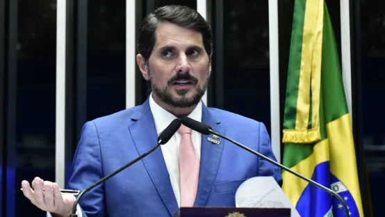 Alexandre de Moraes impõe medidas Cautelares ao senador Marcos do Val