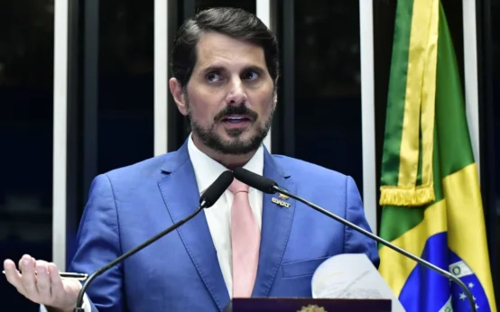 Alexandre de Moraes impõe medidas Cautelares ao senador Marcos do Val