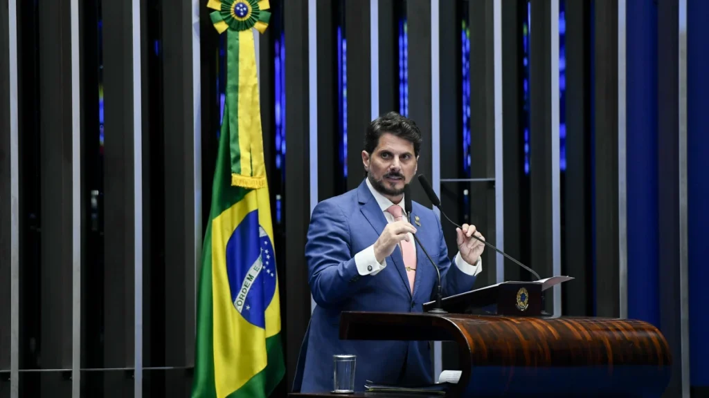 Moraes diz que Do Val demonstrou “completo desprezo” por decisões do STF