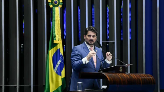 Moraes diz que Do Val demonstrou “completo desprezo” por decisões do STF