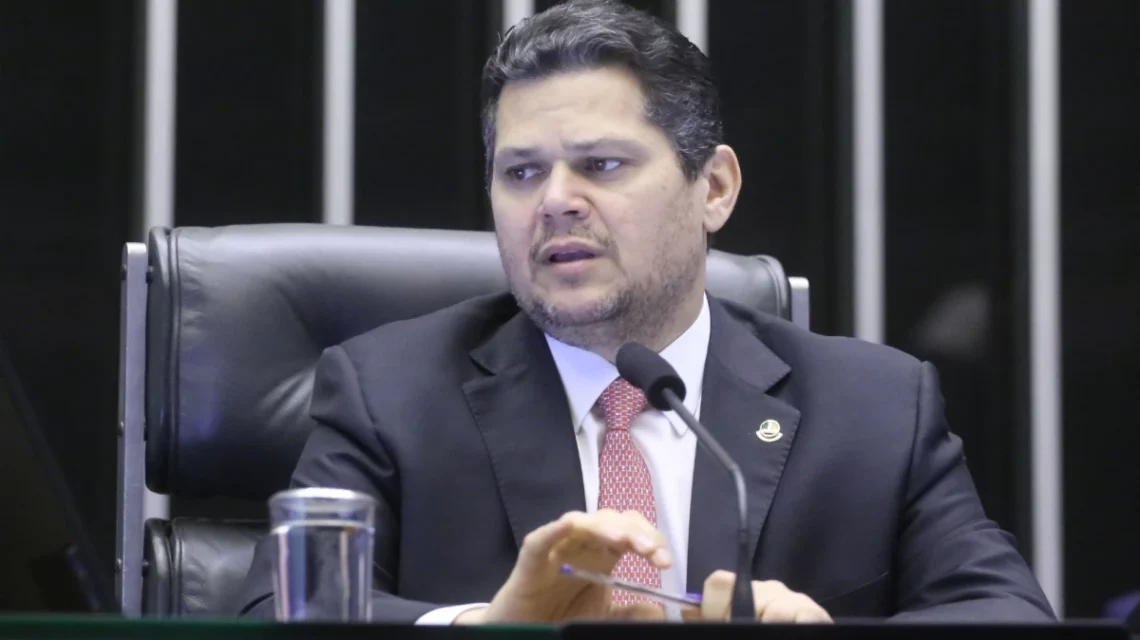 Oposição buscará Alcolumbre após Moraes decretar prisão de Bolsonaro