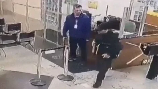 Detento que matou policial penal saiu de hospital com farda policial