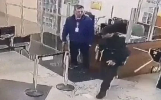 Detento que matou policial penal saiu de hospital com farda policial
