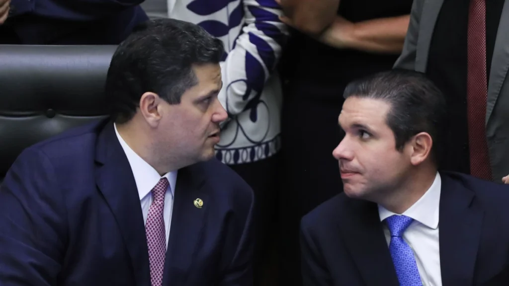Alcolumbre e Hugo convocam líderes para reunião em meio a protestos