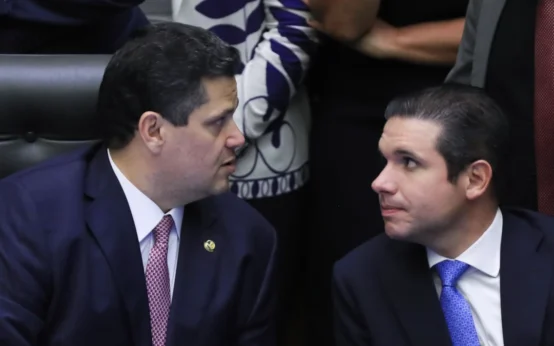 Alcolumbre e Hugo convocam líderes para reunião em meio a protestos