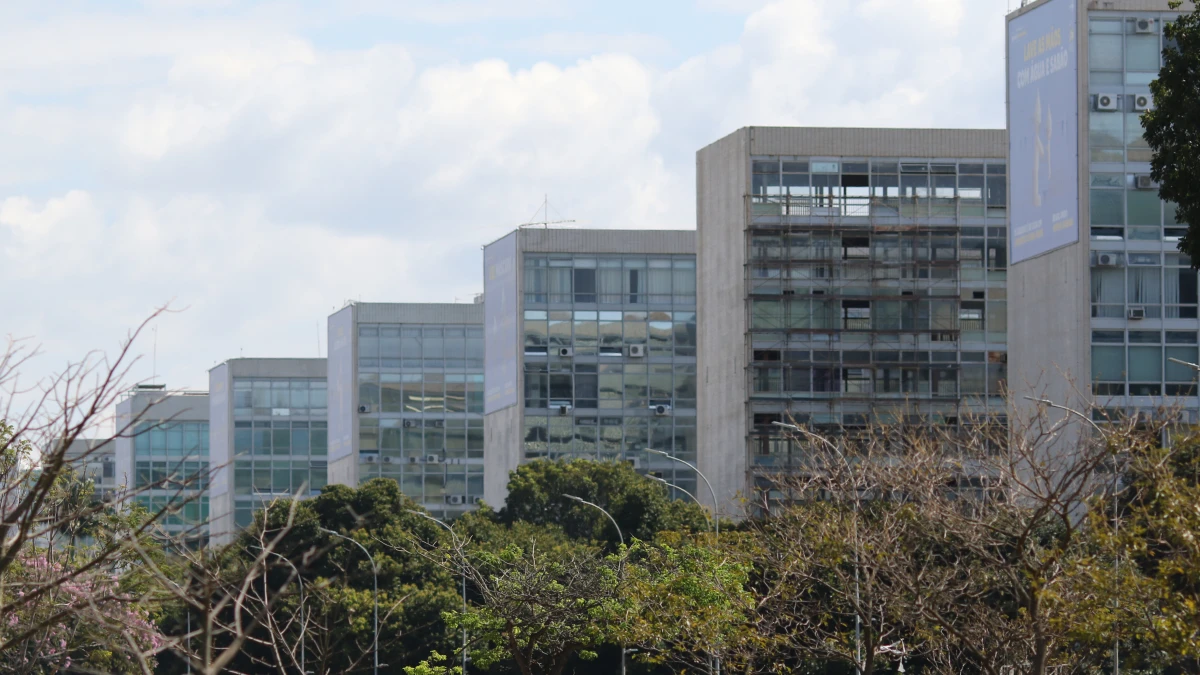 Ministros do PP e do União ficam em fogo cruzado após acenos de rompimento
