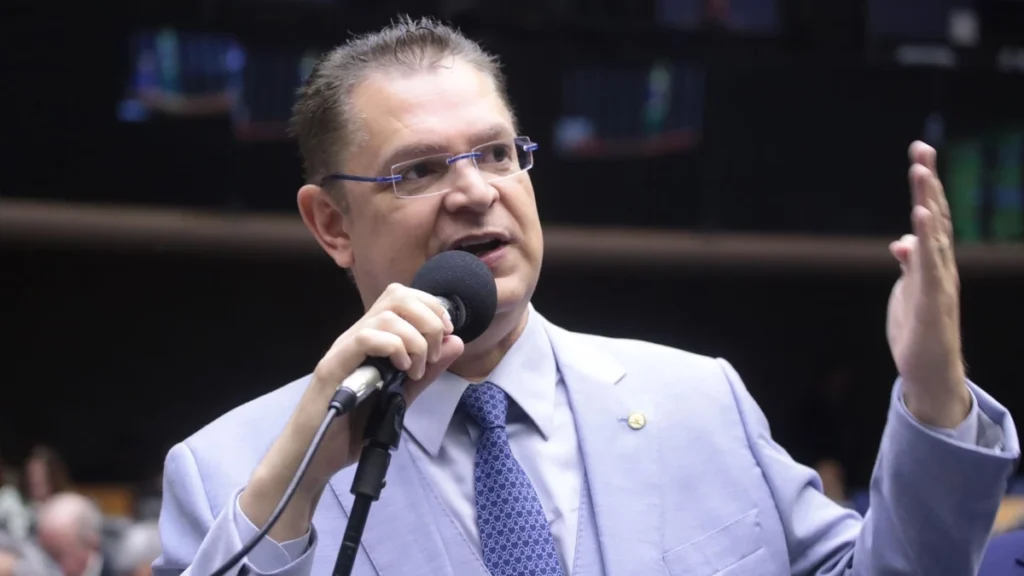 Deputado Sóstenes: “Zambelli não deve perder mandato”