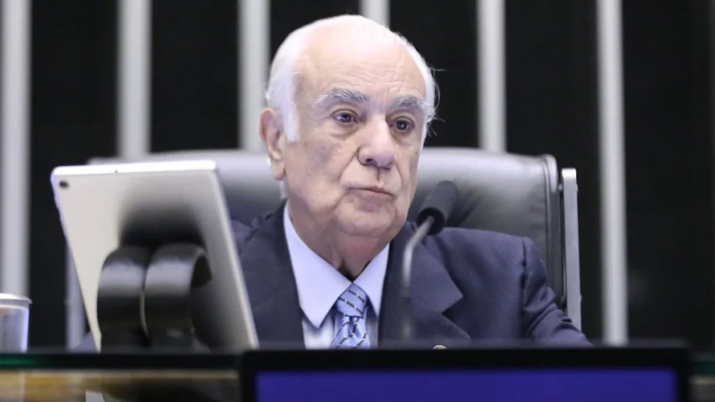 Presidente do PL resistiu em expulsar deputado Antônio Carlos da legenda