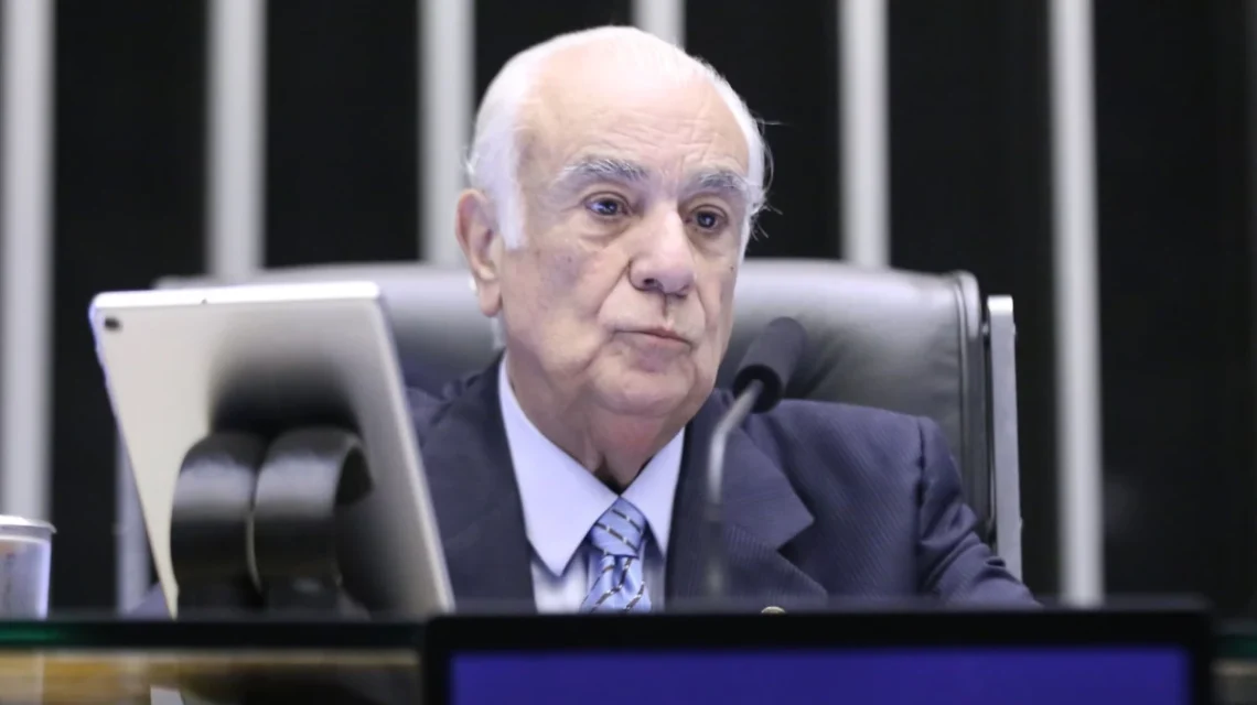 Presidente do PL resistiu em expulsar deputado Antônio Carlos da legenda