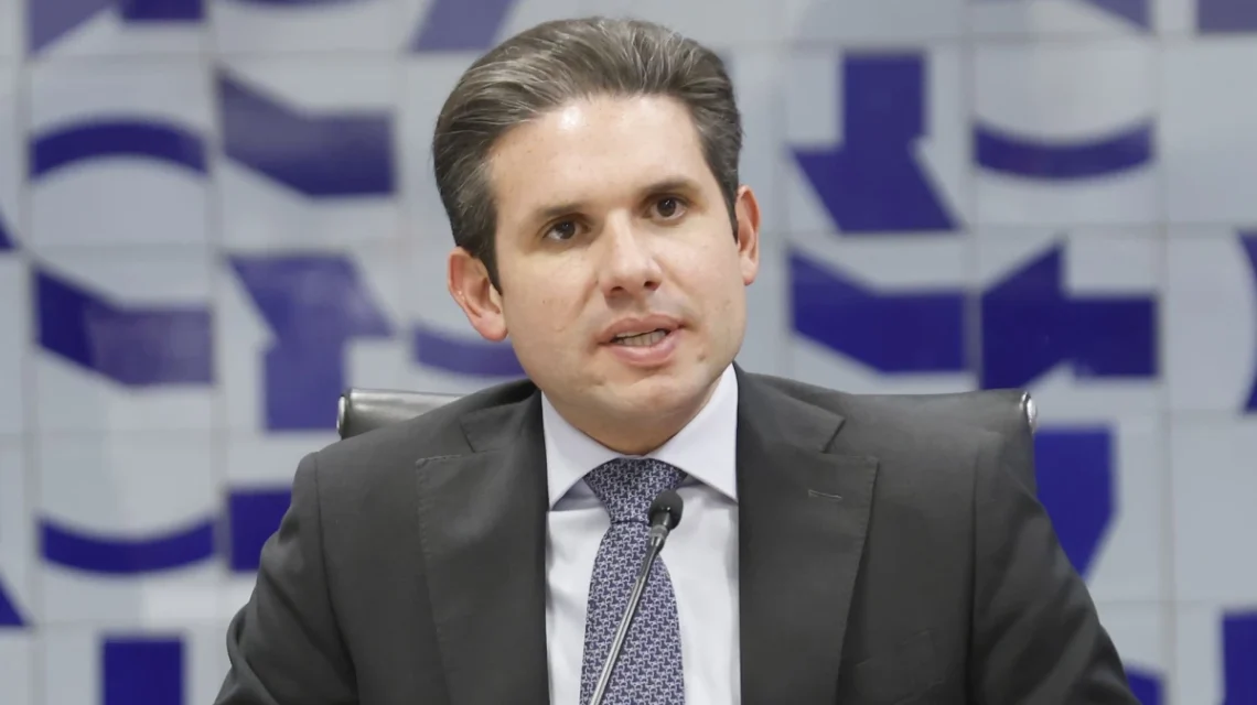Hugo Motta pauta “PEC da Blindagem” e fim do foro Após reunião de líderes