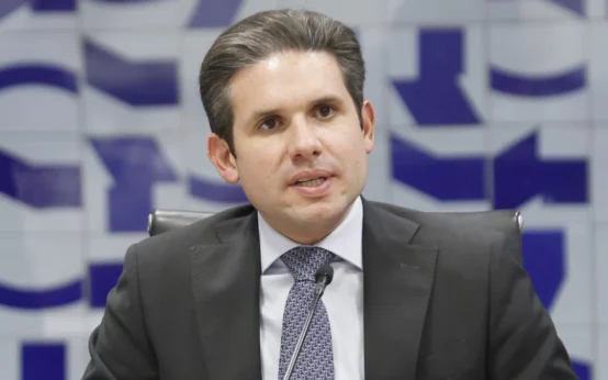 Hugo Motta pauta “PEC da Blindagem” e fim do foro Após reunião de líderes