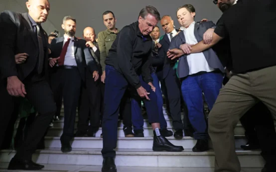 Waack: Moraes abandona prudência e prende Jair Bolsonaro em casa