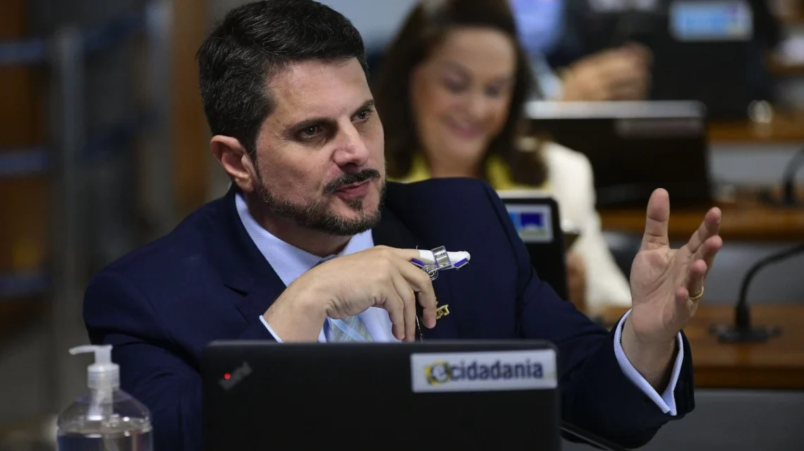 Defesa de Marcos do Val critica decisão e cita “precedente perigoso”