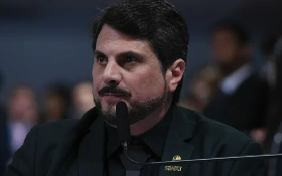 Do Val diz que medidas cautelares impedem o pleno exercício de seu mandato