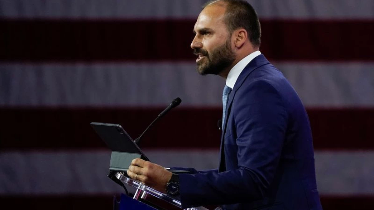 Eduardo Bolsonaro e Figueiredo avisam Casa Branca sobre prisão de Bolsonaro