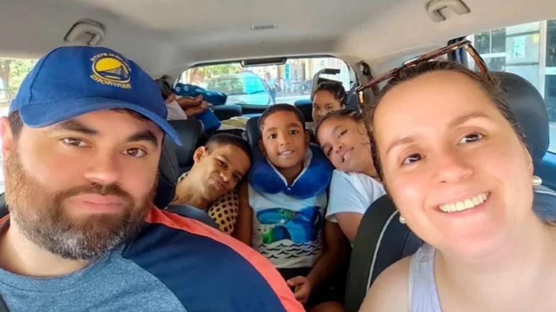 Jovem com paralisia cerebral é adotado aos 18 anos