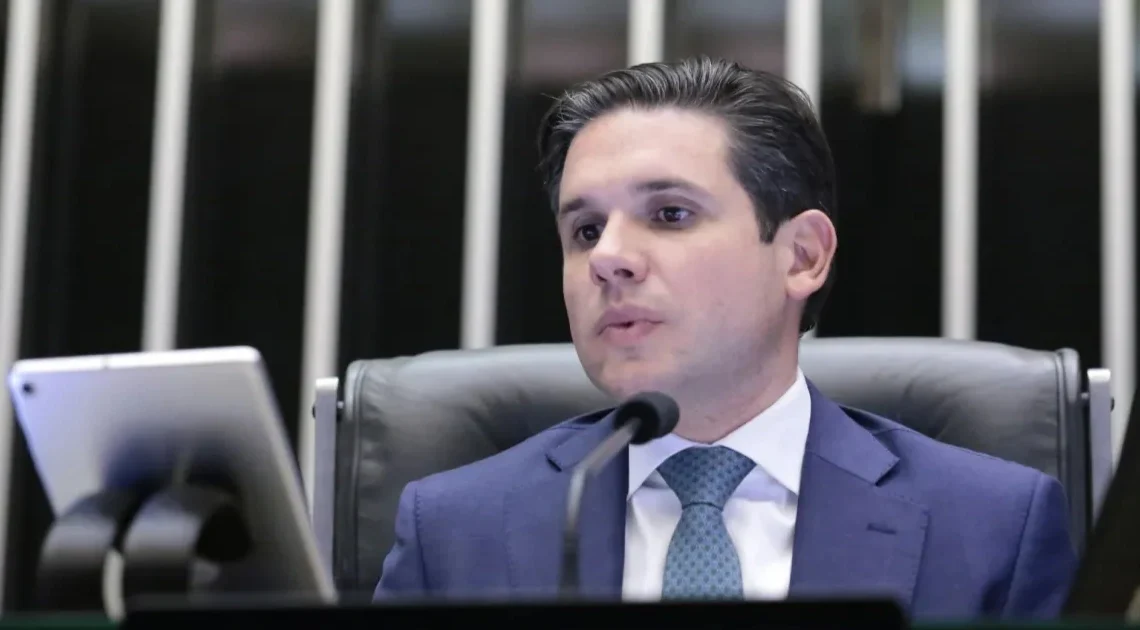 Após rompimento, Hugo Motta indica trégua com Lindbergh