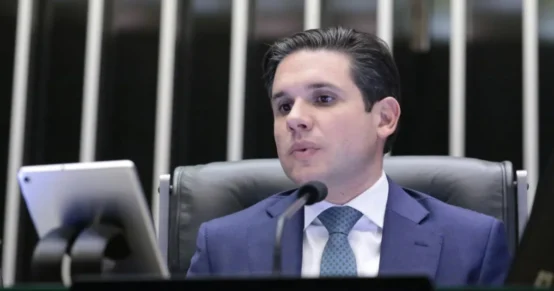 Após rompimento, Hugo Motta indica trégua com Lindbergh