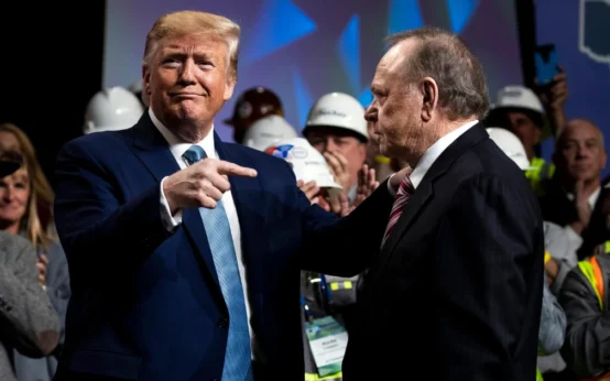 China e Rússia podem comprar todo petróleo que precisam dos EUA, diz Trump