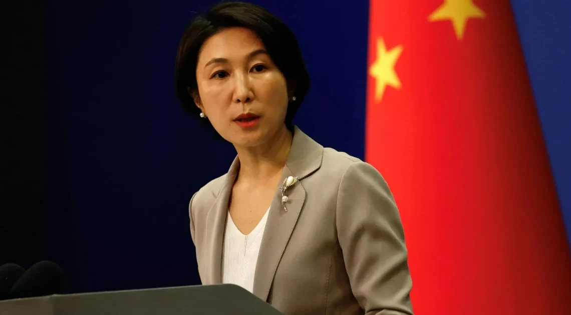 China pede que EUA não usem países como "desculpa" para interesses próprios