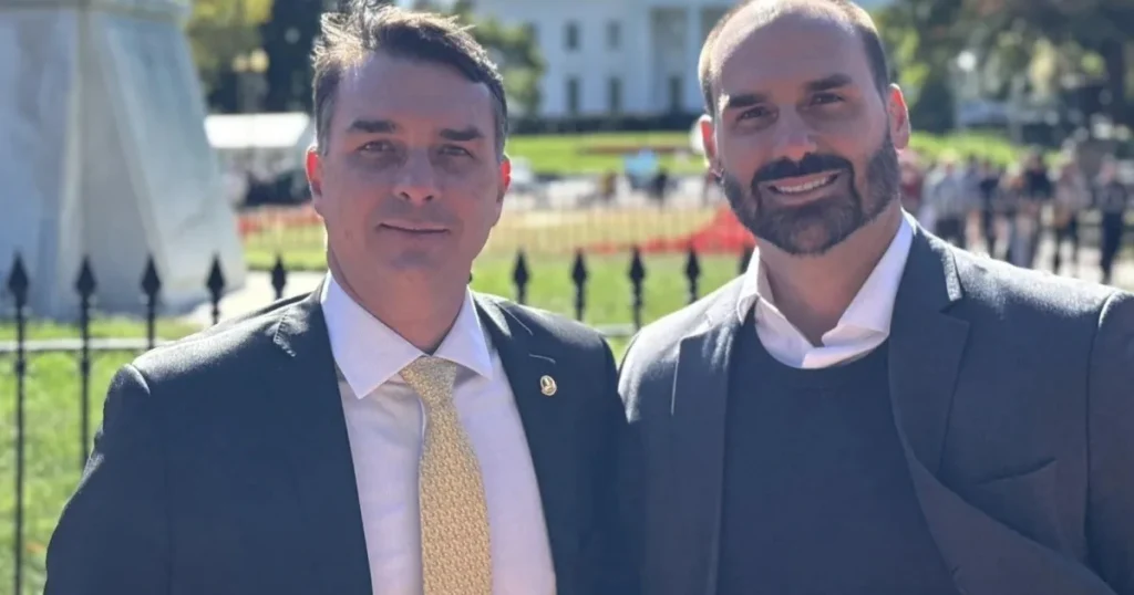 Flávio Bolsonaro diz que Eduardo o levou a reuniões "estratégicas" nos EUA