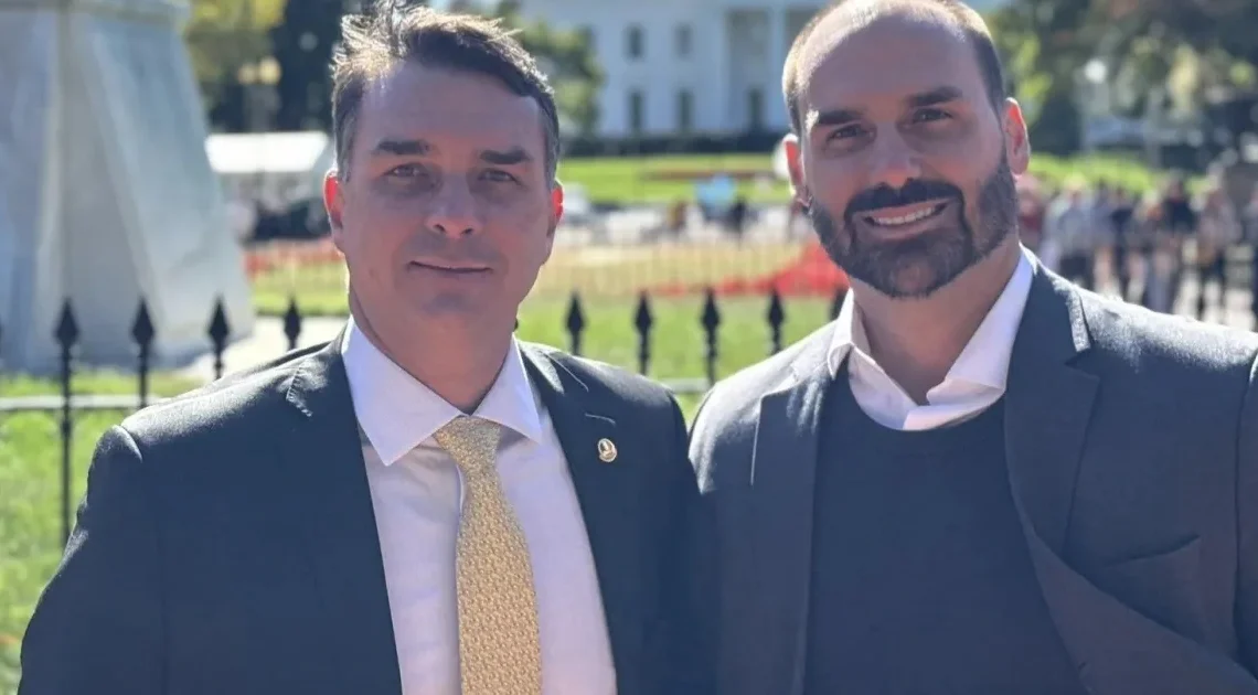 Flávio Bolsonaro diz que Eduardo o levou a reuniões "estratégicas" nos EUA