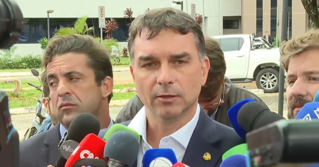 Flávio critica Lula e diz que vai trabalhar para derrubar veto à dosimetria