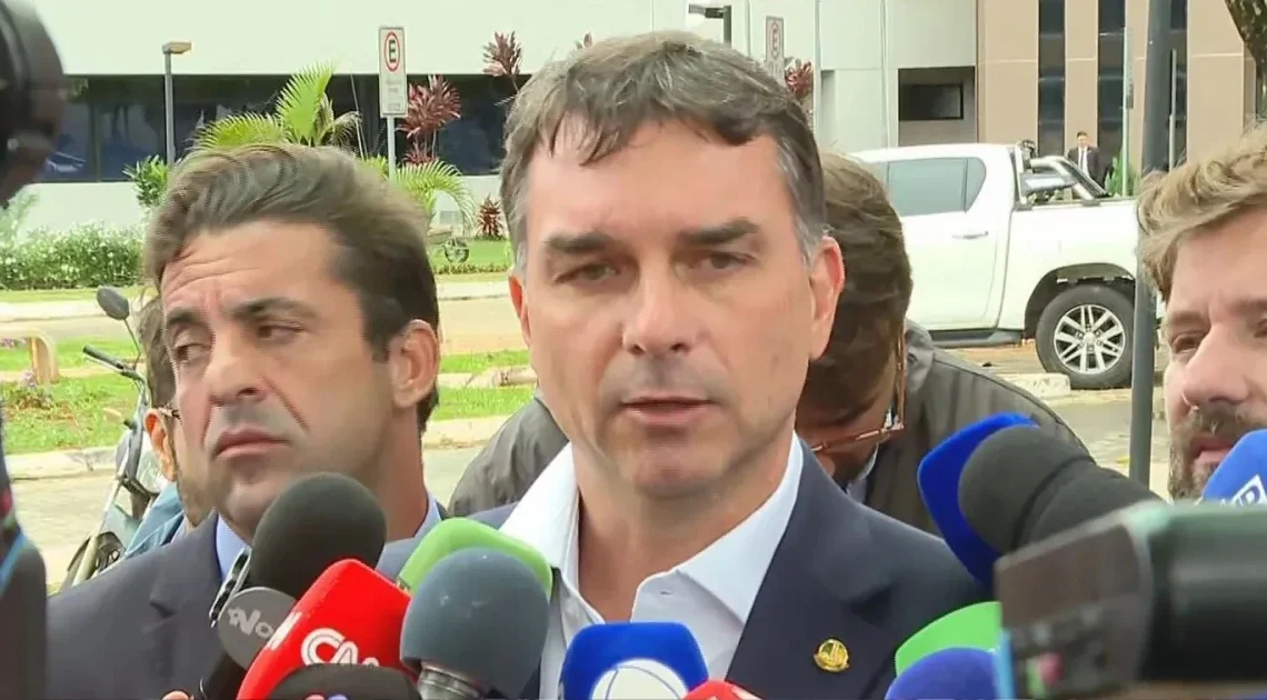 Flávio critica Lula e diz que vai trabalhar para derrubar veto à dosimetria