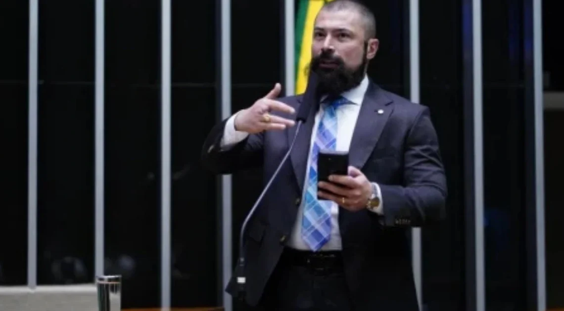 Justiça manda excluir vídeo de deputado que associa PT ao narcotráfico