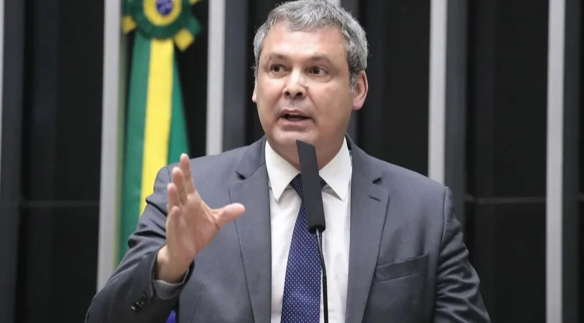 Líder do PT anuncia mobilização contra derrubada de veto à Dosimetria