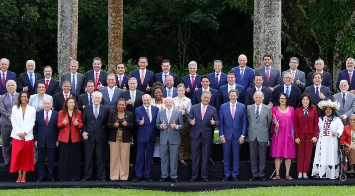 Lula acumula 15 trocas ministeriais e mais saídas são esperadas em 2026