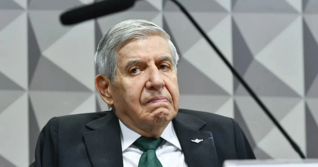 Moraes autoriza Comissão de Ética a notificar Heleno pessoalmente