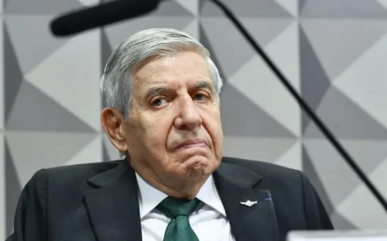 Moraes autoriza Comissão de Ética a notificar Heleno pessoalmente