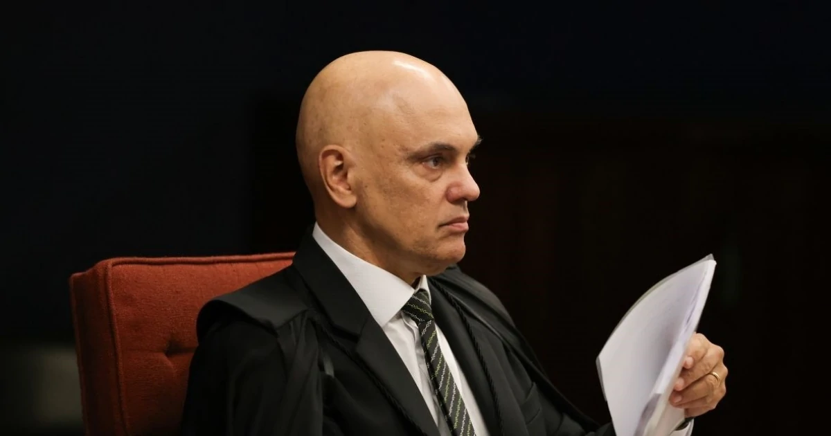Moraes pede manifestação da PGR sobre Smart TV, livros e pastor a Bolsonaro