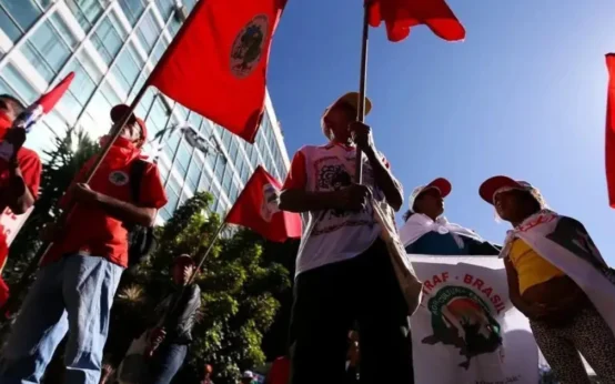 MST articula brigada para defender chavismo na Venezuela