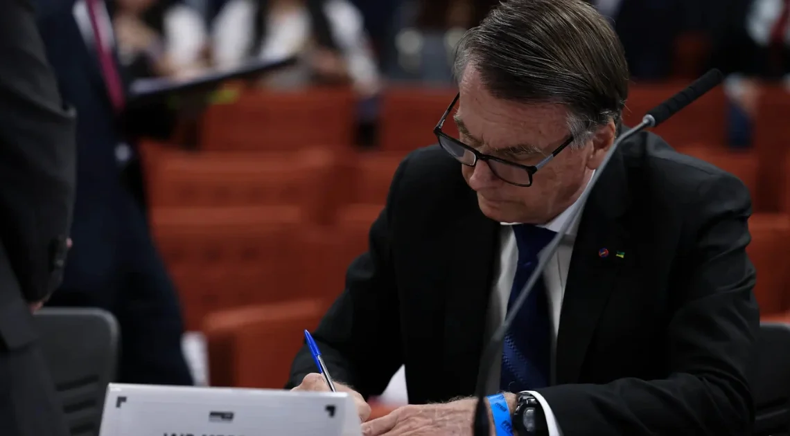 Pedido por Bolsonaro, programa de leitura tem 336 mil adesões no Brasil