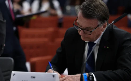 Pedido por Bolsonaro, programa de leitura tem 336 mil adesões no Brasil