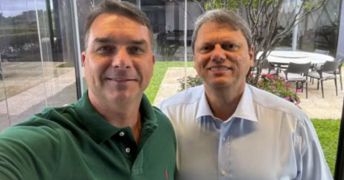 Tarcísio prometeu apoio total a Flávio “na hora certa”, diz Filipe Sabará