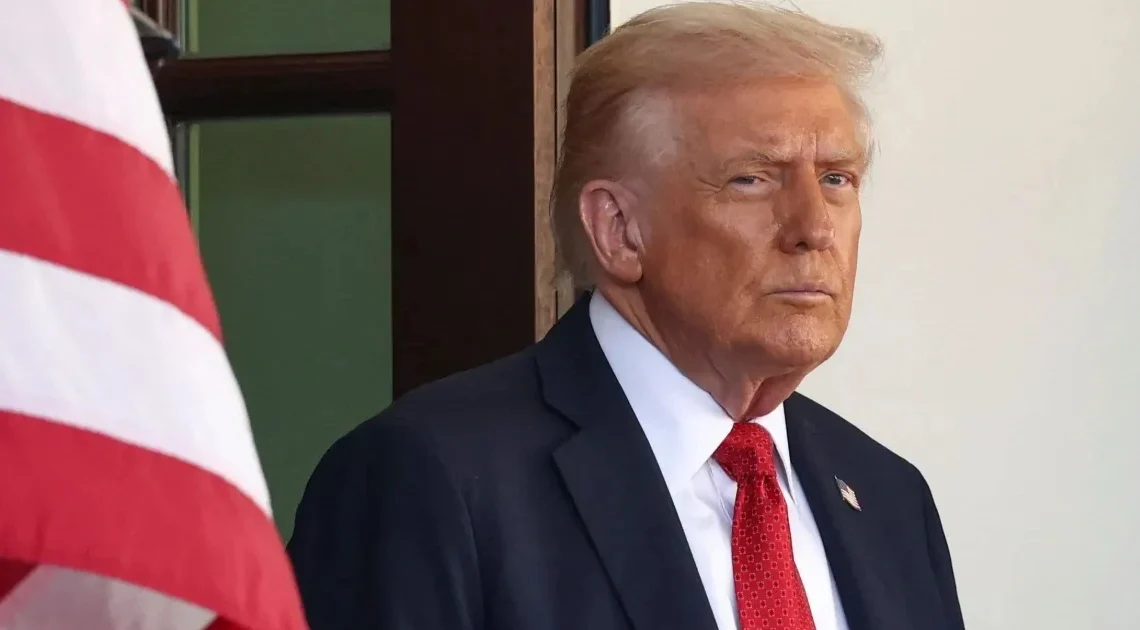 Trump sugere que país faça acordo com EUA e Afirma: "Não haverá dinheiro para Cuba"