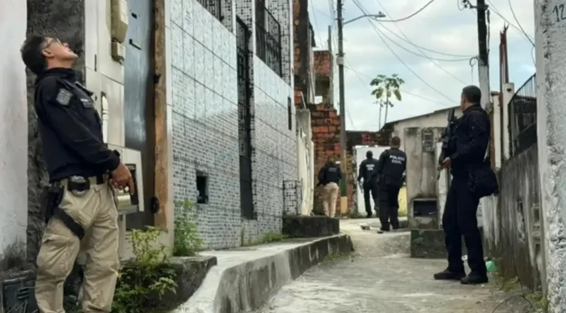 Operação mira Comando Vermelho por controle ilegal de internet na Bahia