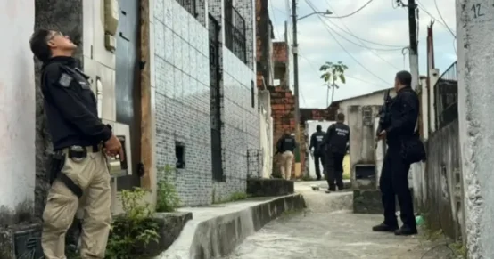 Operação mira Comando Vermelho por controle ilegal de internet na Bahia