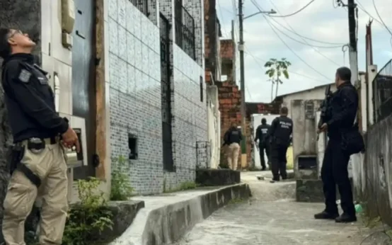 Operação mira Comando Vermelho por controle ilegal de internet na Bahia