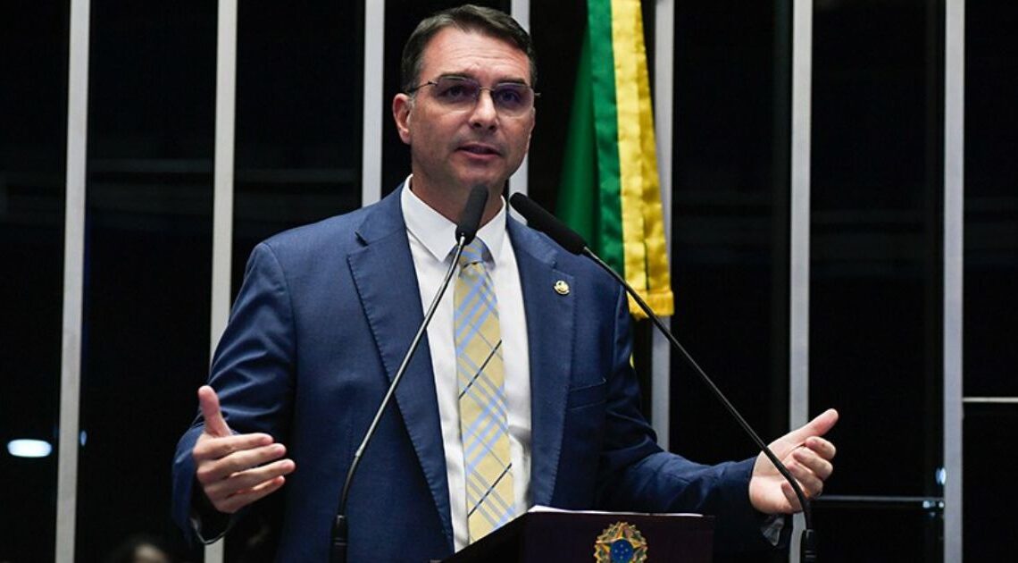 Pré-campanha de Flávio Bolsonaro passa a contar com esquema reforçado de segurança