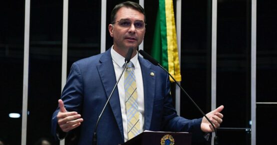 Pré-campanha de Flávio Bolsonaro passa a contar com esquema reforçado de segurança